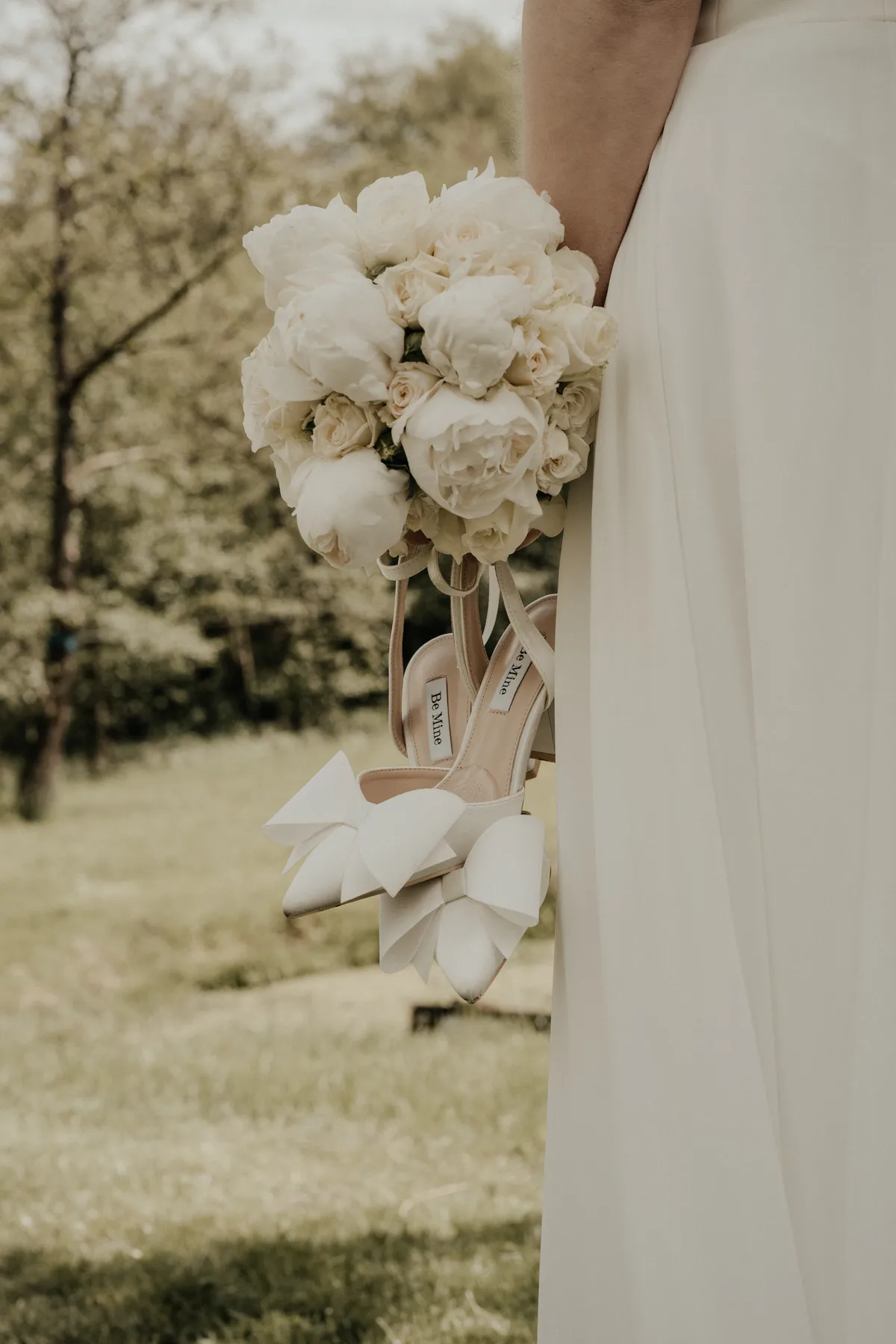 Hochzeitsfotografie, Brautstrau&szlig; und Brautschuhe